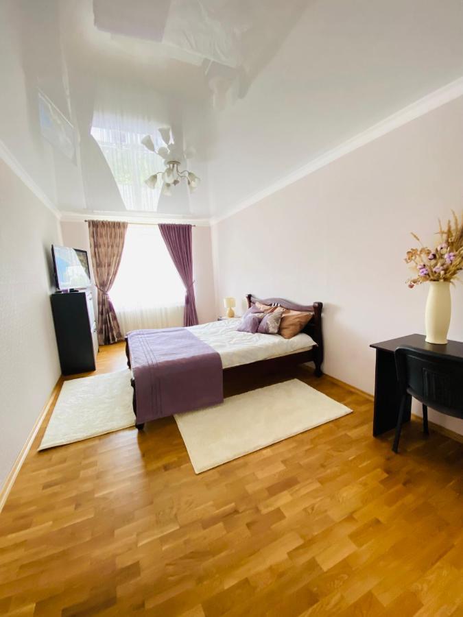 Центр. Поруч Парк Та Став Apartment Ternopil Exterior photo